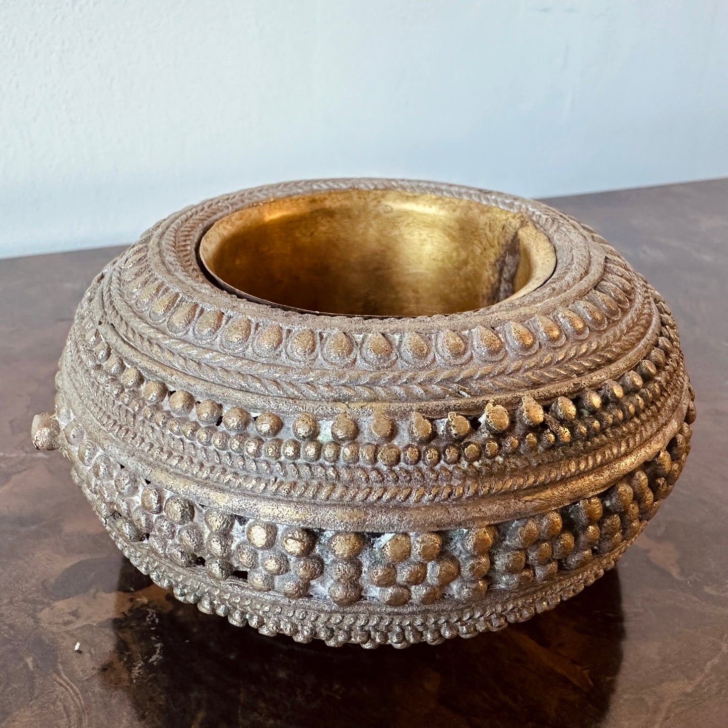 ANTIQUE OMANI BEDOUIN BRONZE DISH, ASHTRAY OR CATCHALL