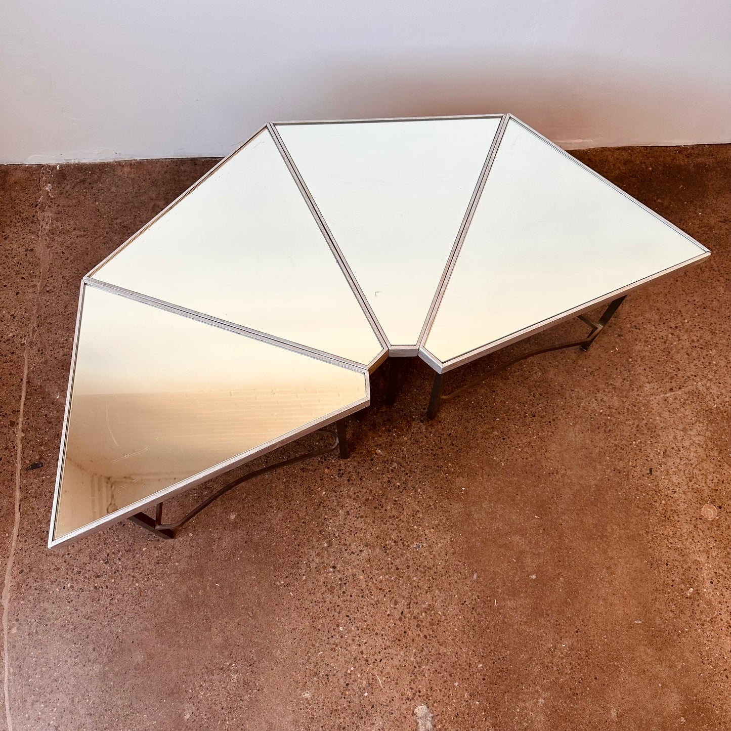 TRIANGULAR BRASS WITH MIRRORED TOP ACCENT TABLES - S/4