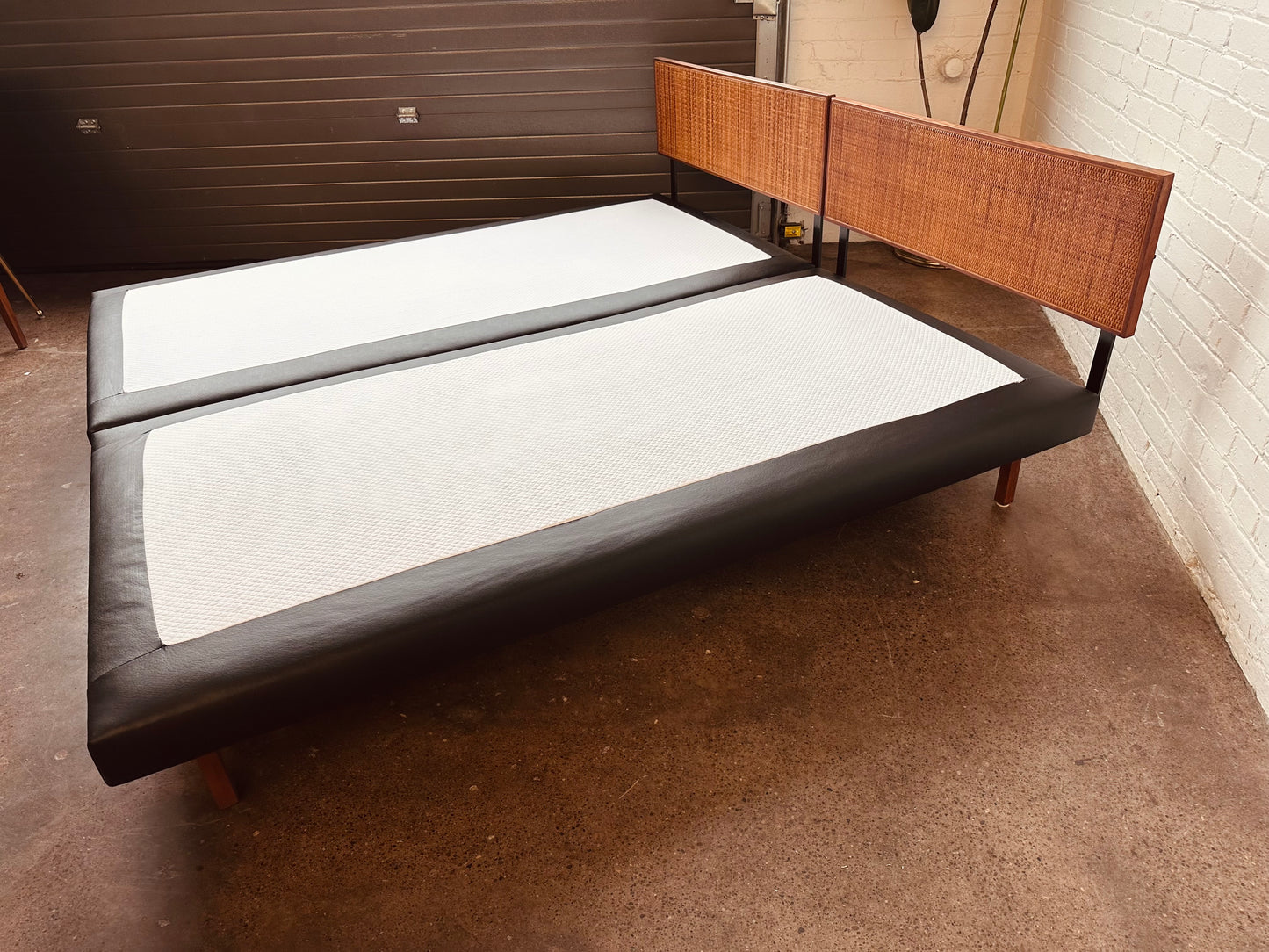 RICHARD SCHULTZ FOR KNOLL EARLY TWIN SIZE BEDS