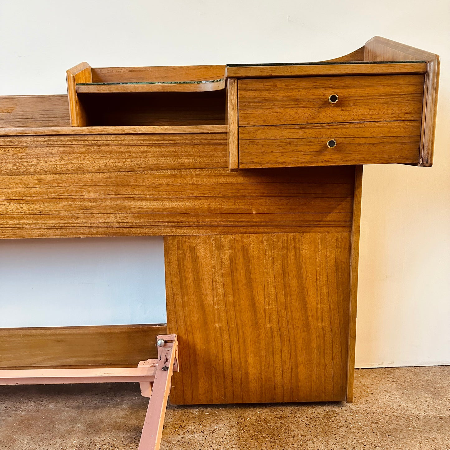 MID-CENTURY ADJUSTABLE HEADBOARD WITH INTEGRATED NIGHTSTANDS