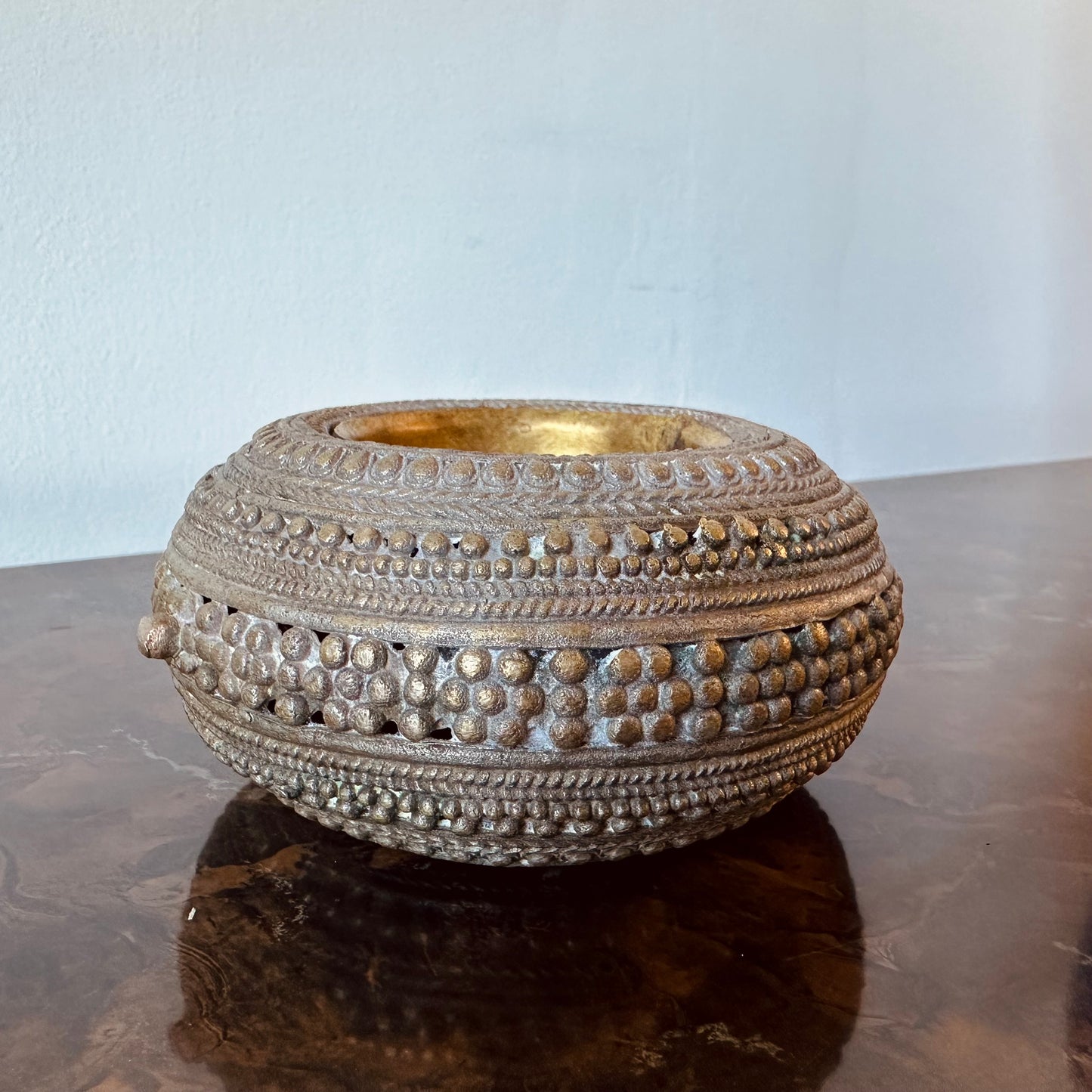 ANTIQUE OMANI BEDOUIN BRONZE DISH, ASHTRAY OR CATCHALL