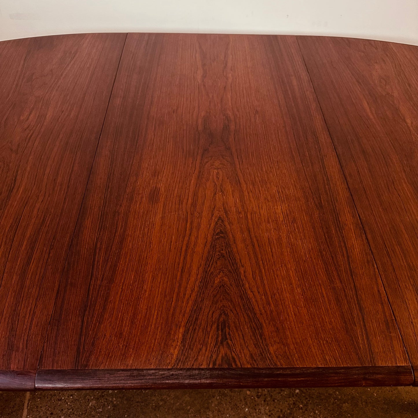 GUDME DANISH ROSEWOOD OVAL DINING TABLE