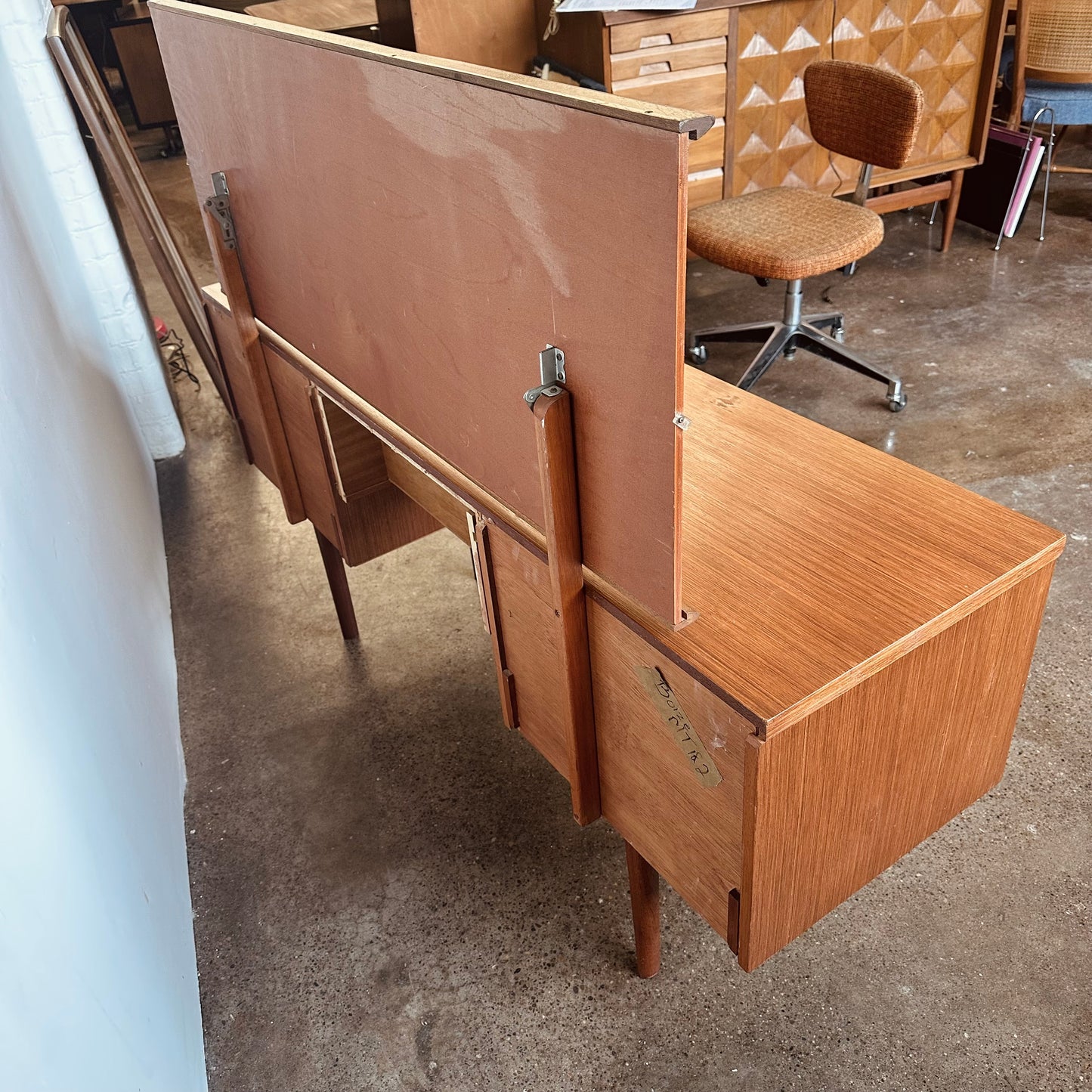 FRANK GUILLE FOR AUSTINSUITES DANISH DRESSING VANITY WITH MIRROR