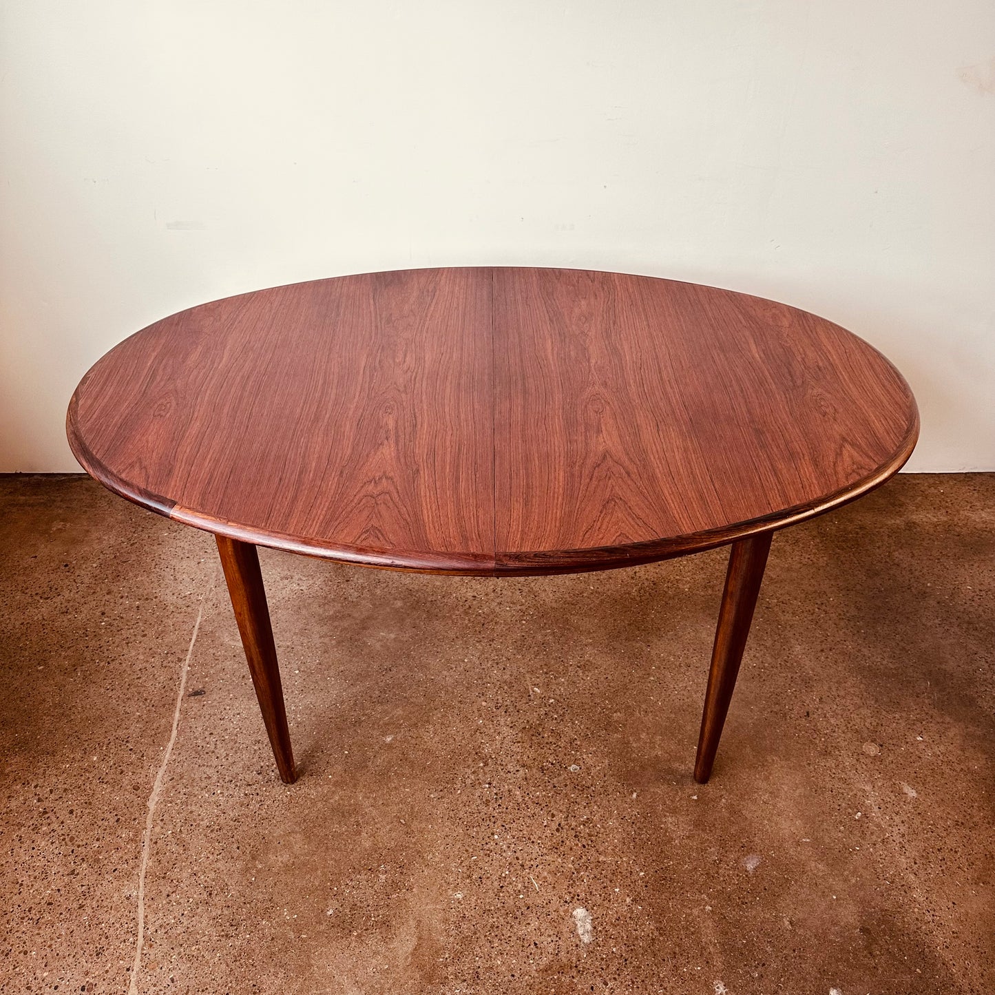 GUDME DANISH ROSEWOOD OVAL DINING TABLE