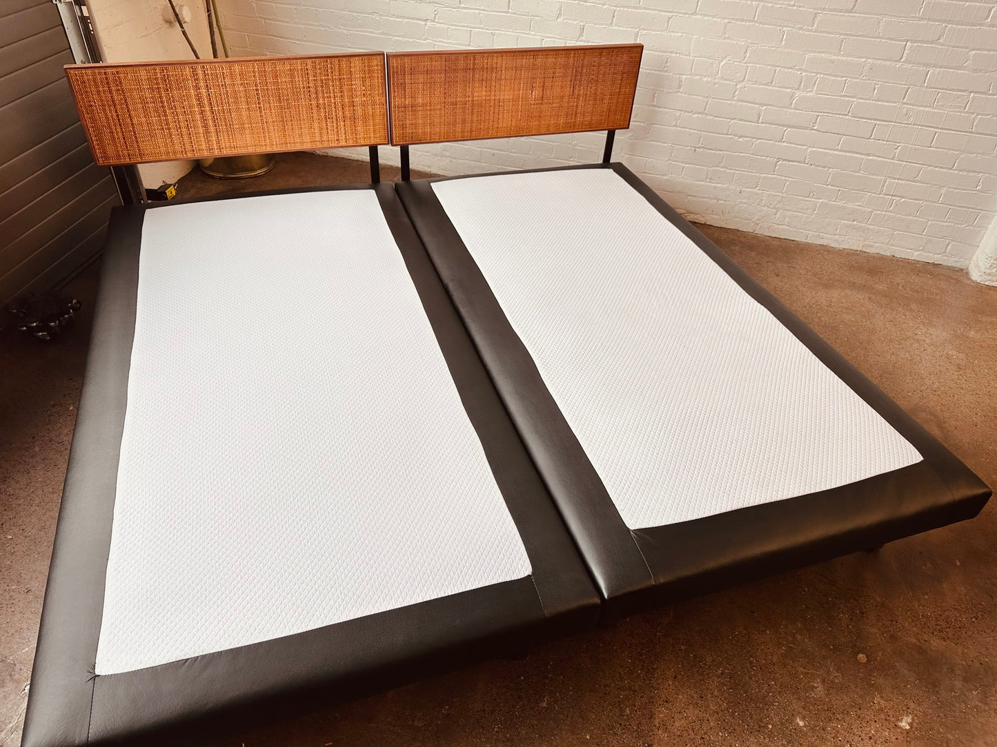 RICHARD SCHULTZ FOR KNOLL EARLY TWIN SIZE BEDS