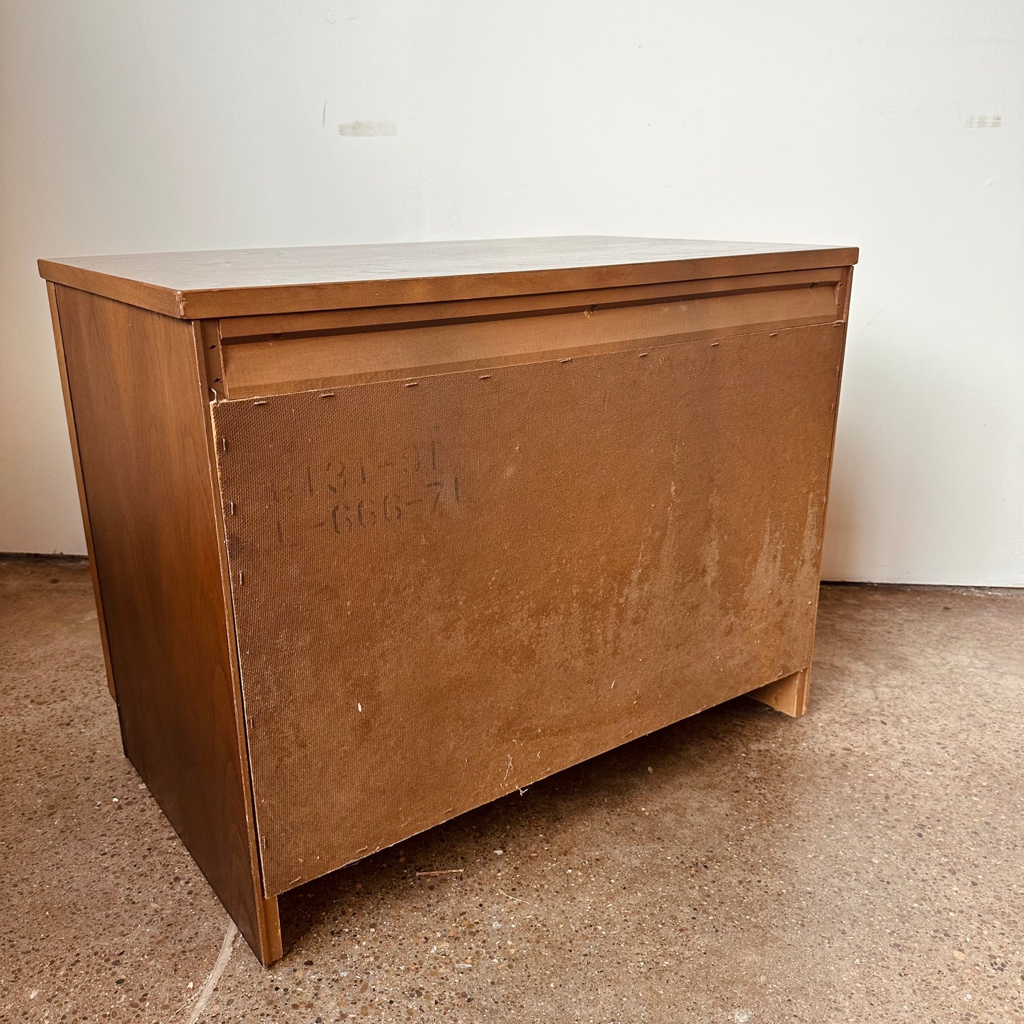 BROYHILL BRASILIA WALNUT ACCENT TABLE WITH STORAGE