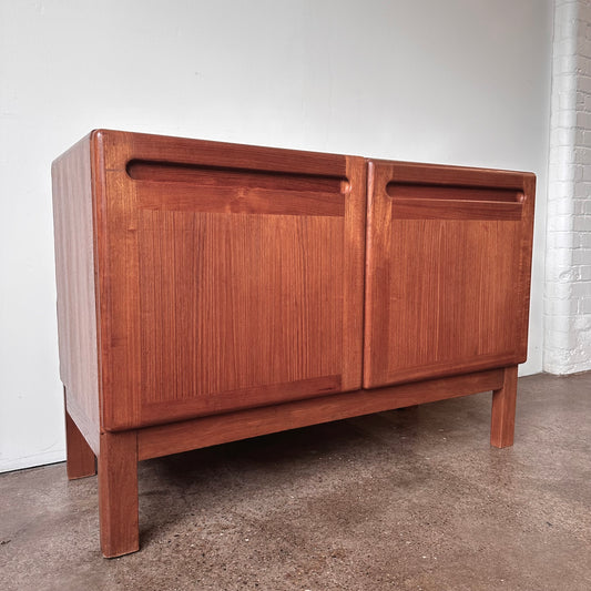 DYRLUND DANISH TEAK SERVER SIDEBOARD CREDENZA