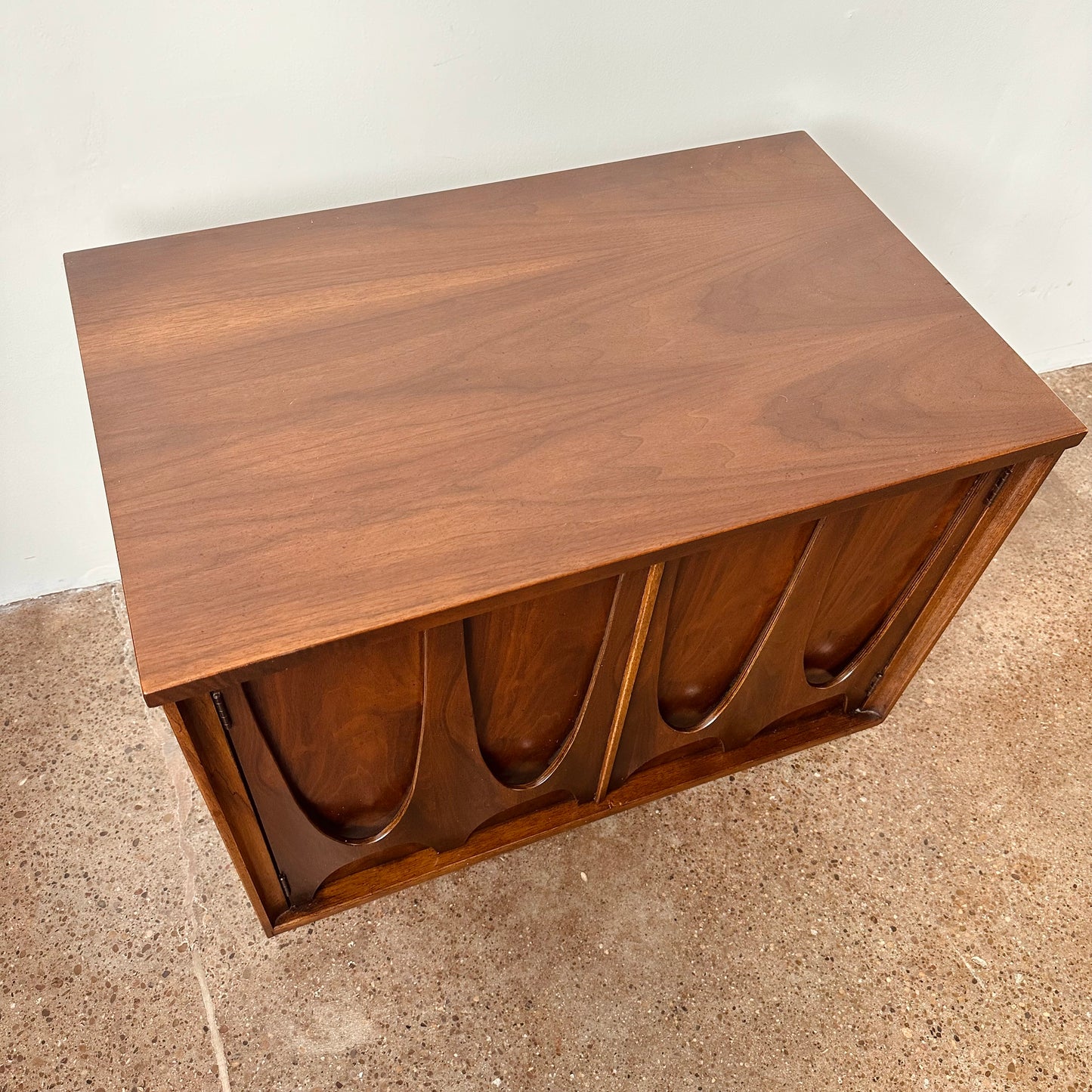 BROYHILL BRASILIA WALNUT ACCENT TABLE WITH STORAGE