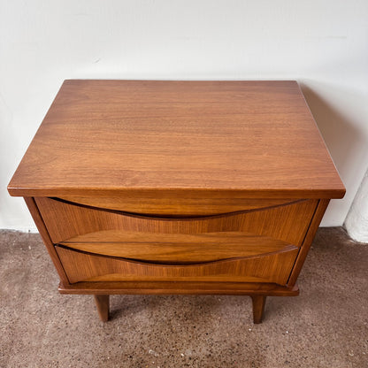 UNITED FURNITURE WALNUT NIGHTSTAND