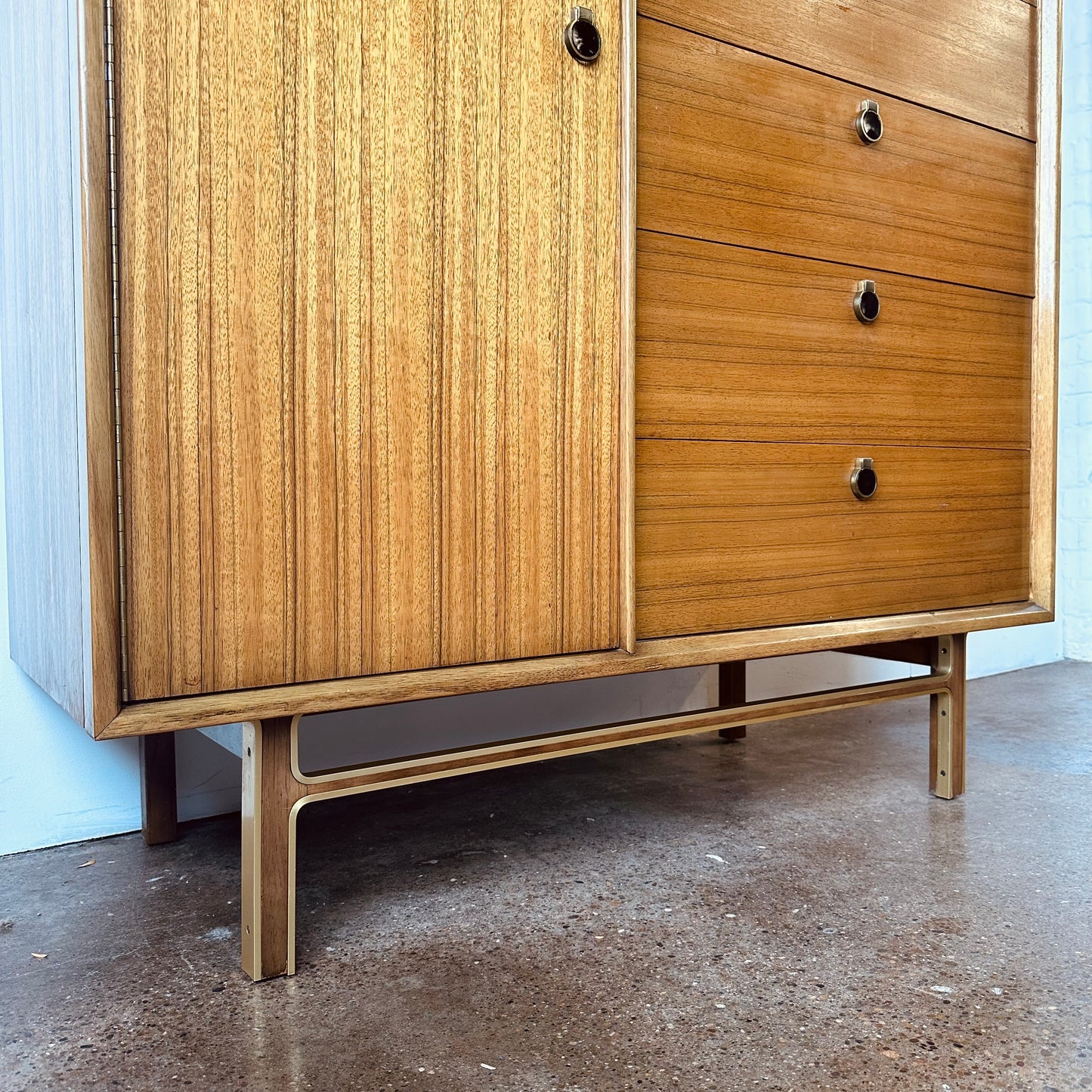 MID-CENTURY MAHOGANY AND BRASS CHEST OF DRAWERS DRESSER