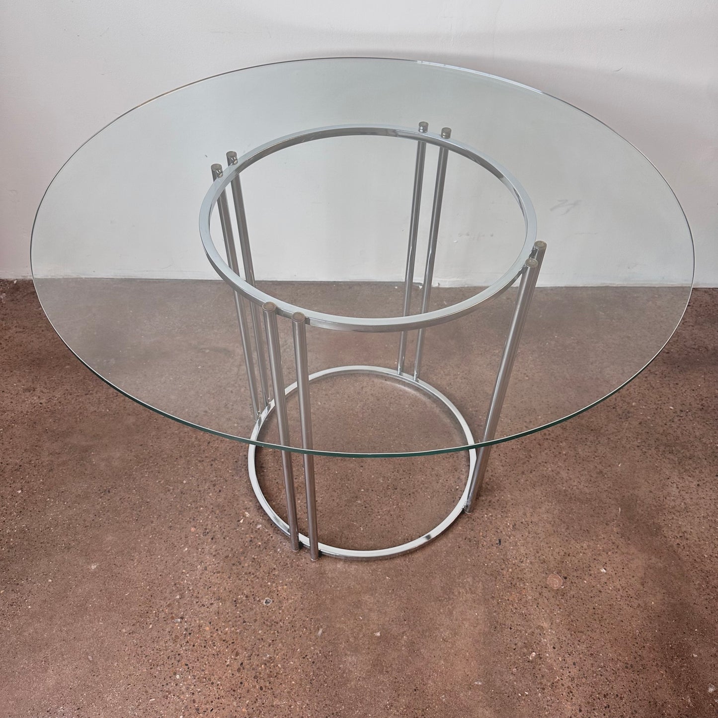 MILO BAUGHMAN STYLE CHROME AND GLASS ROUND TABLE