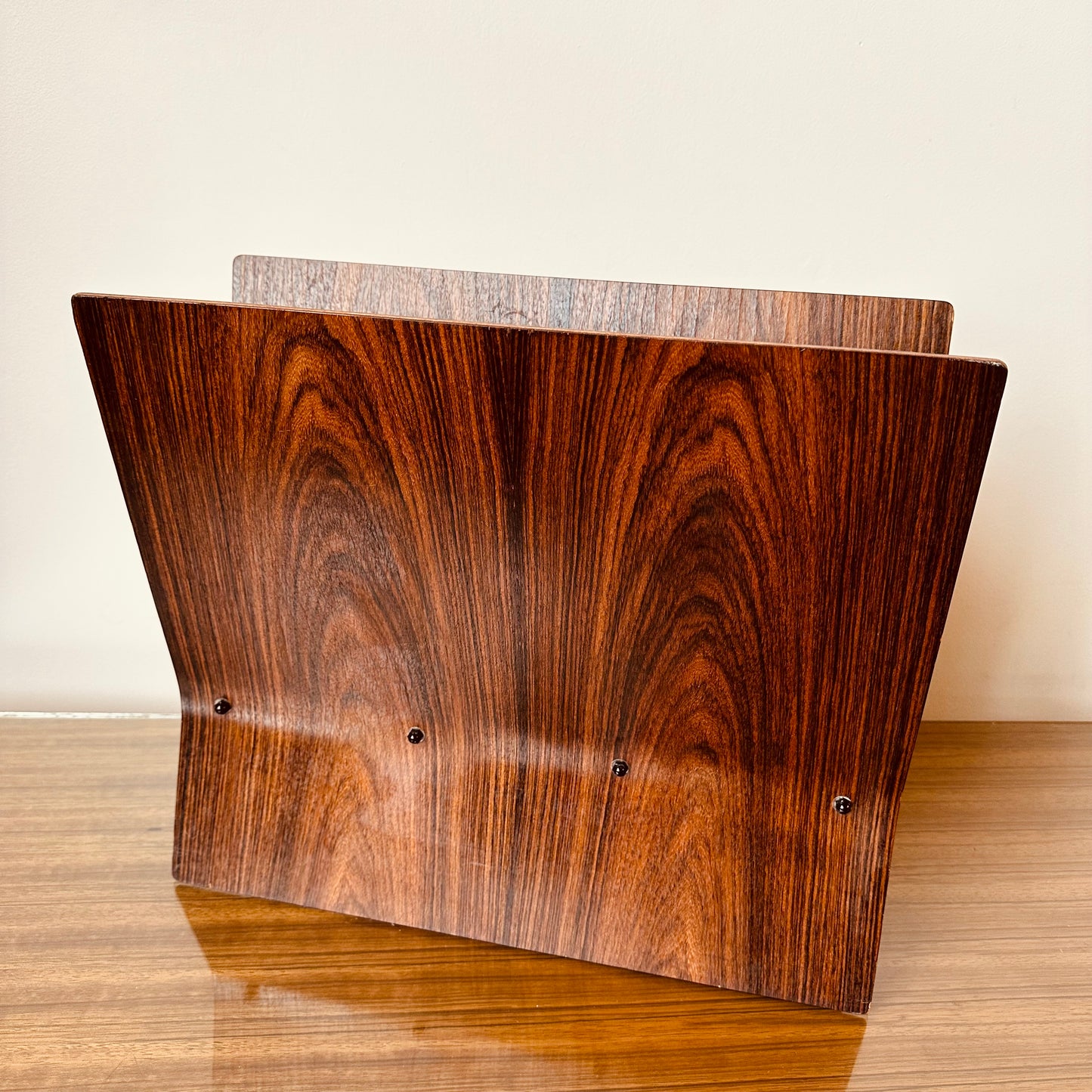 ROSEWOOD MAGAZINE RACK IN THE MANNER OF ALVAR AALTO