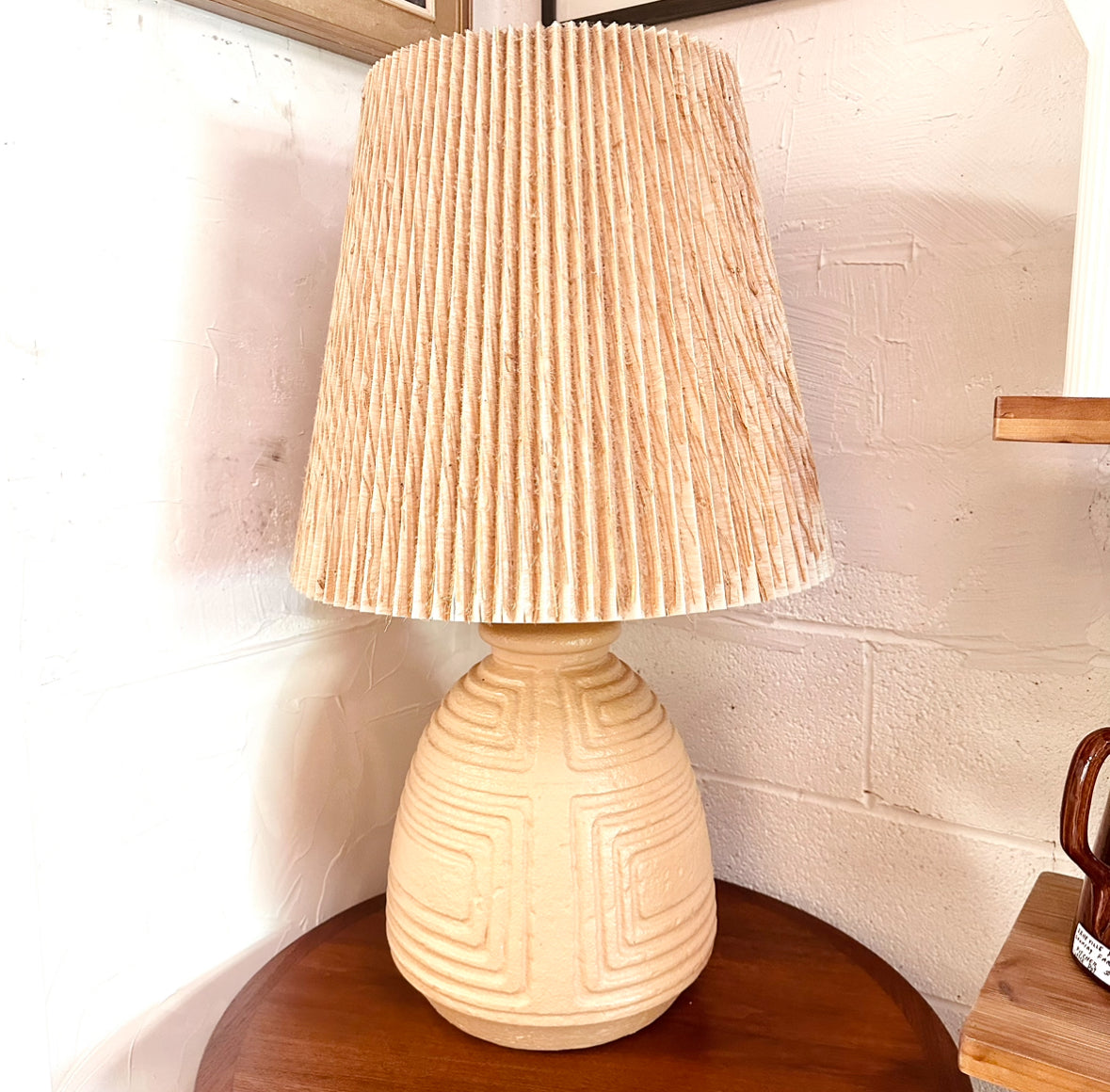 EARTHTONE POTTERY CERAMIC LAMP WITH ORIGINAL LINEN PLEATED SHADE