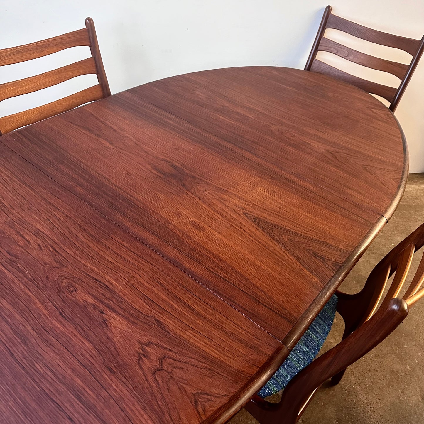 GUDME DANISH ROSEWOOD OVAL DINING TABLE