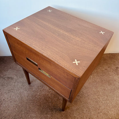 MERTON GERSHUN FOR AMERICAN OF MARTINSVILLE WALNUT & BRASS INLAY NIGHTSTAND