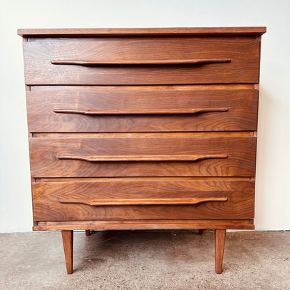 SCANDINAVIAN MODERN CHEST OF DRAWERS