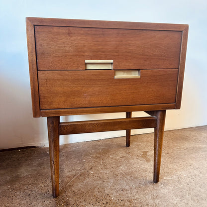 MERTON GERSHUN FOR AMERICAN OF MARTINSVILLE WALNUT & BRASS INLAY NIGHTSTAND