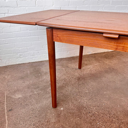 A.M MOBLER DANISH TEAK DINETTE WITH DRAW LEAVES