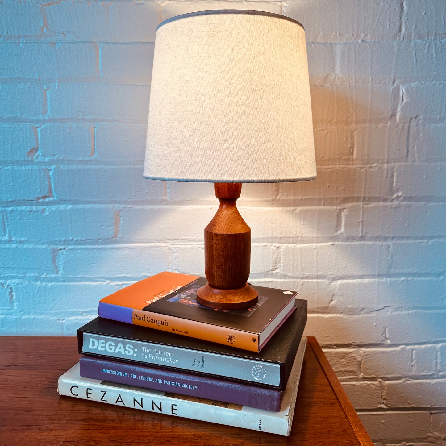 DANISH MODERN TURNED TEAKWOOD TABLE LAMP WITH SHADE