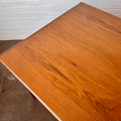 A.M MOBLER DANISH TEAK DINETTE WITH DRAW LEAVES