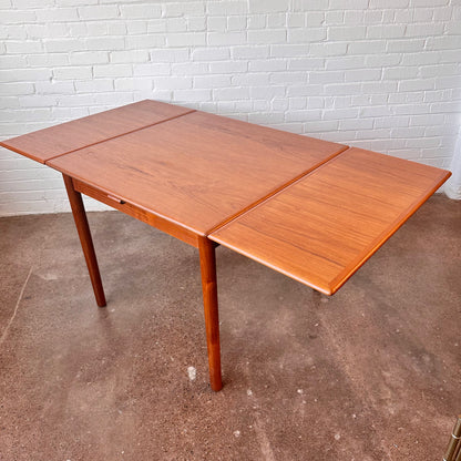 A.M MOBLER DANISH TEAK DINETTE WITH DRAW LEAVES