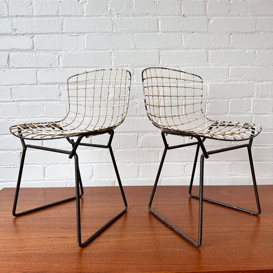 MID-CENTURY HARRY BERTOIA CHILDREN'S BLACK WIRE SIDE CHAIRS FOR KNOLL C.1950s