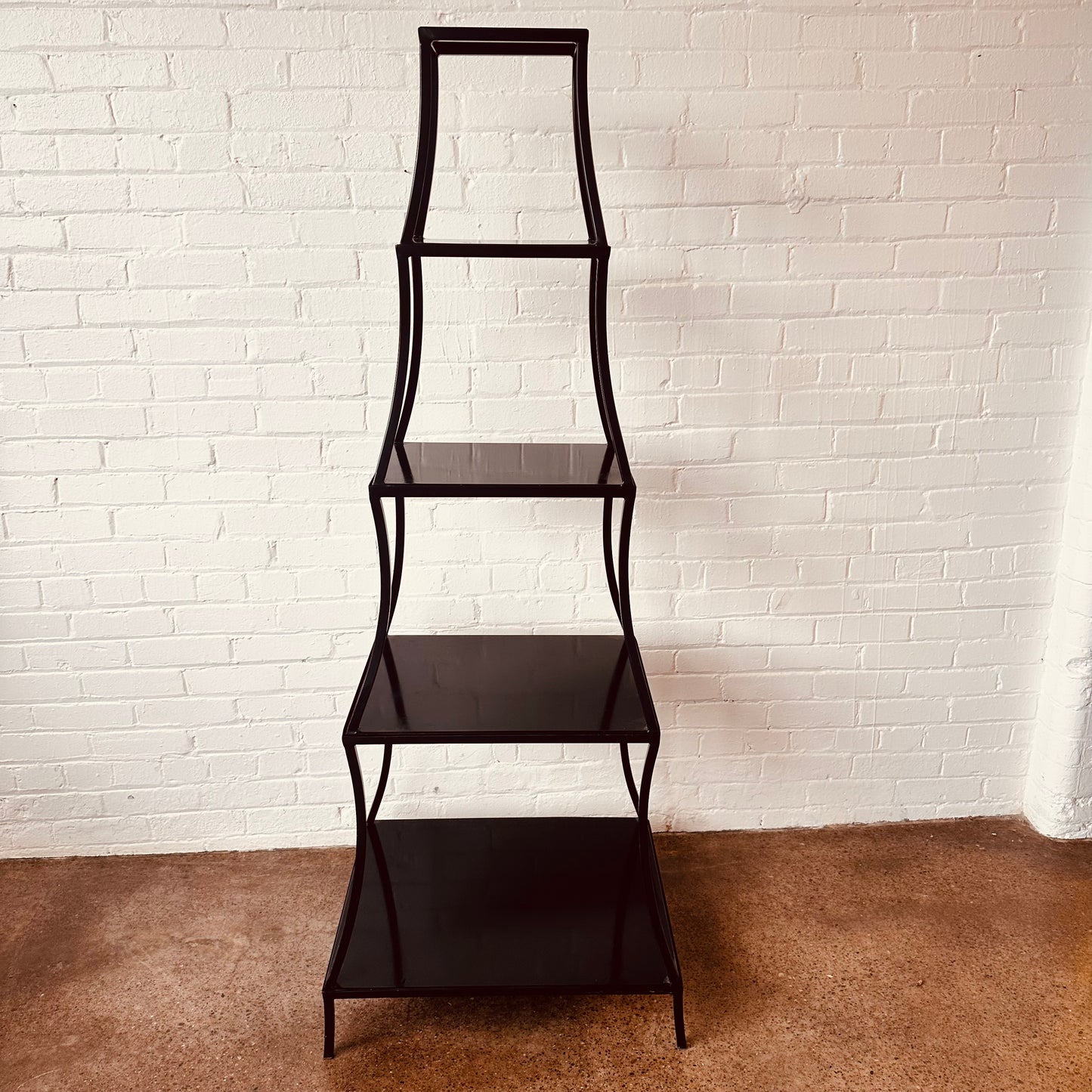 METAL ETAGERE WITH 5 OPEN SHELVES IN PAGODA STYLE