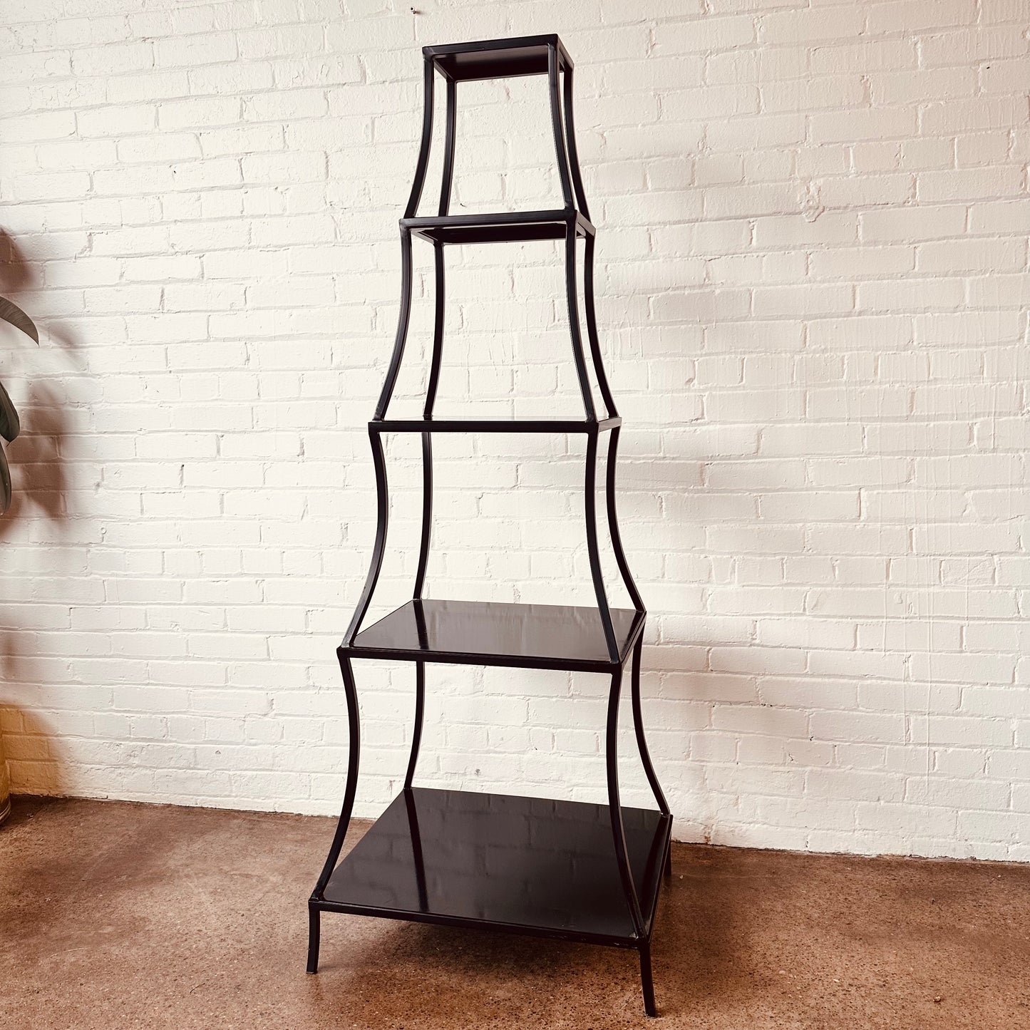 METAL ETAGERE WITH 5 OPEN SHELVES IN PAGODA STYLE