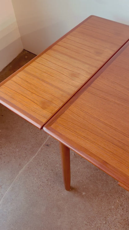 A.M MOBLER DANISH TEAK DINETTE WITH DRAW LEAVES