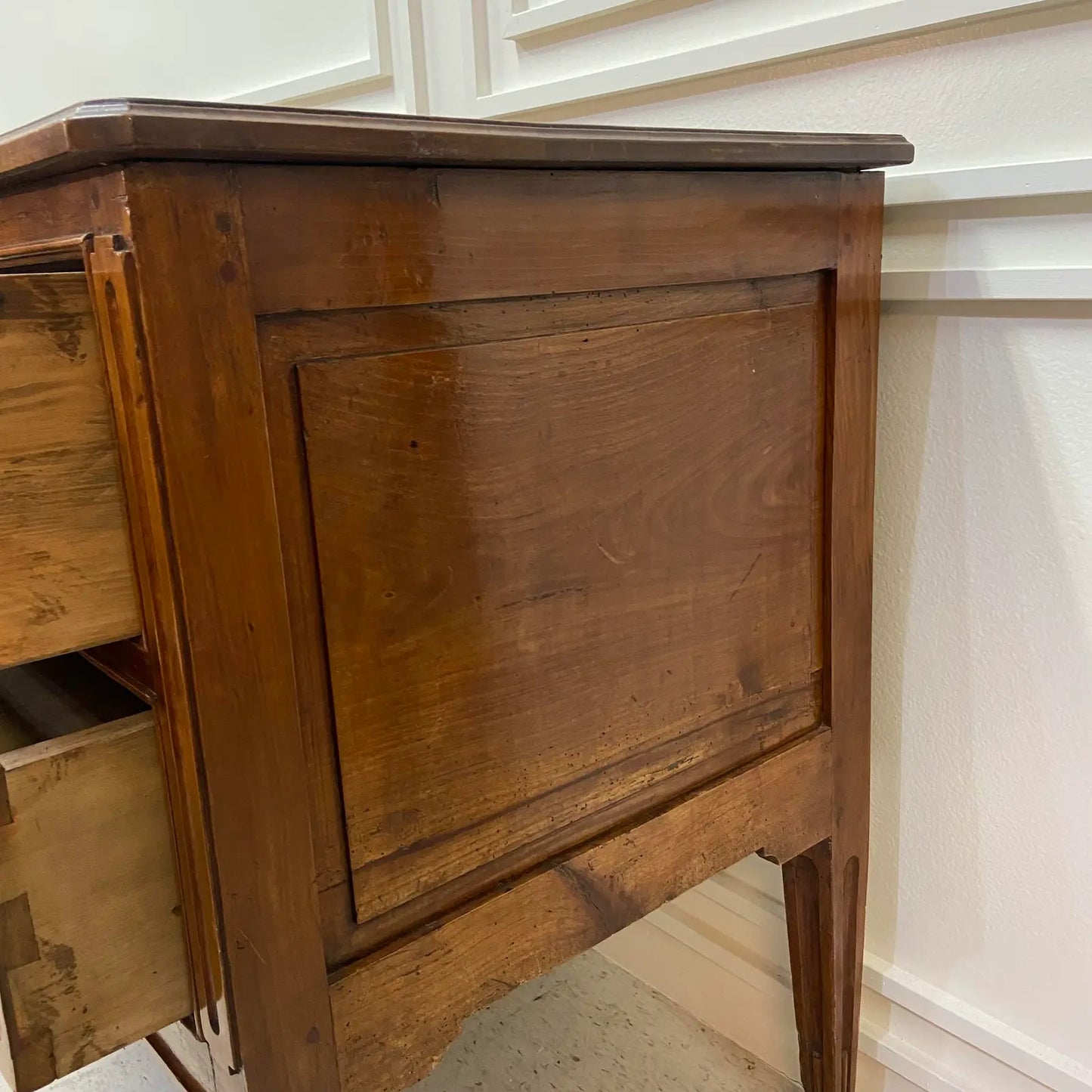 1780 FRENCH CHERRY WOOD COMMODE SAUTEUSE WITH LOCK
