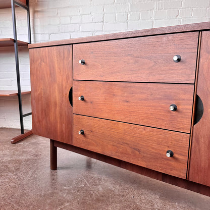 MID-CENTURY WALNUT CREDENZA BY STANLEY FURNITURE