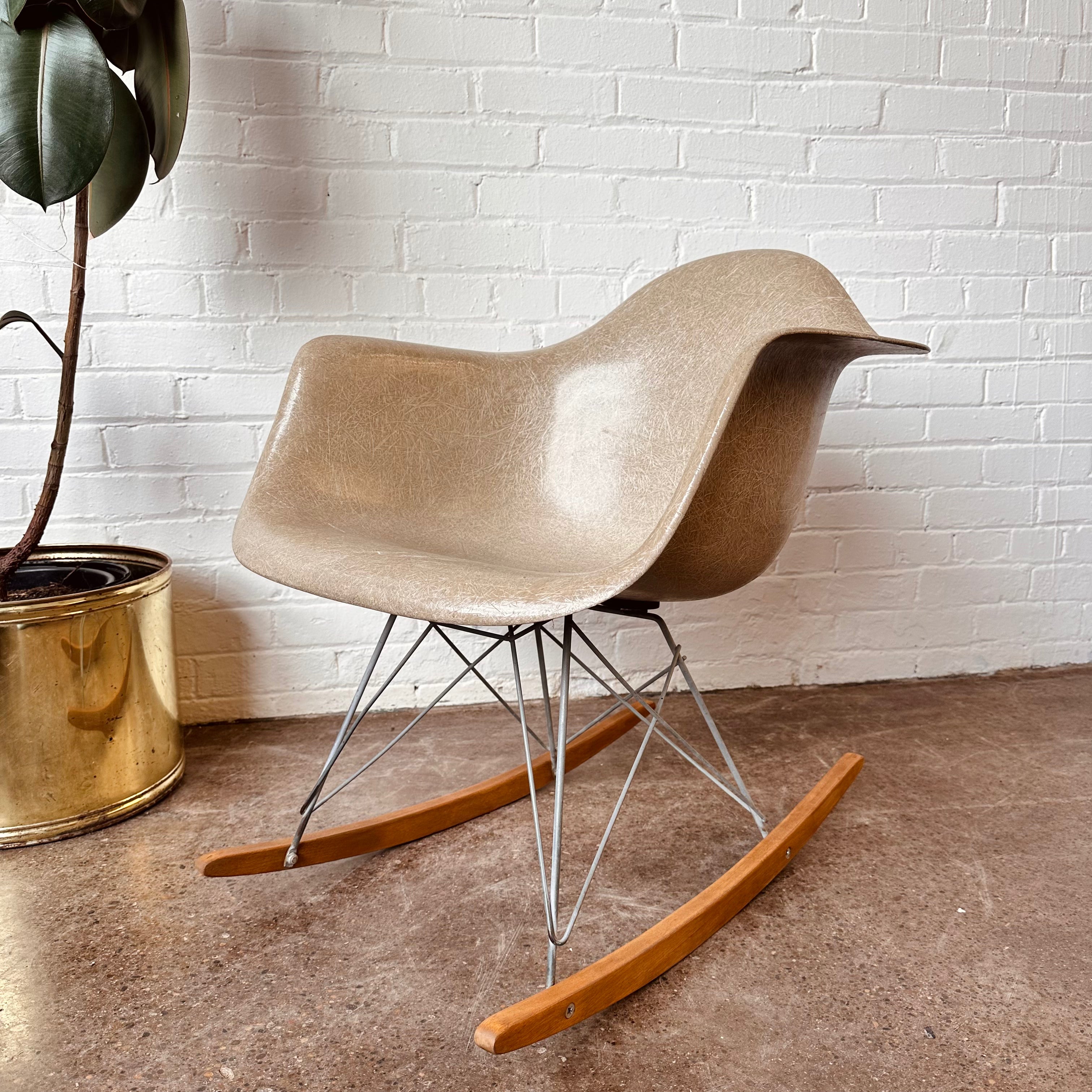 EAMES FOR HERMAN MILLER RAR MODEL ROCKER – MiMO Decor