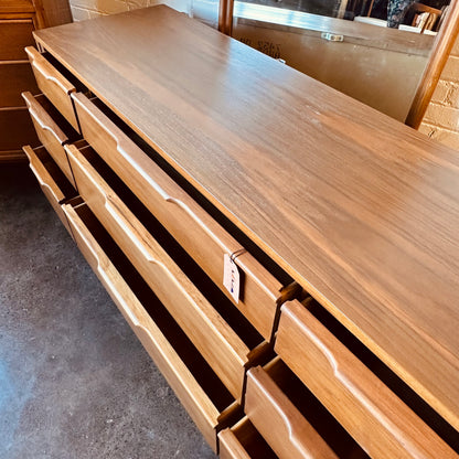 KENT COFFEY WALNUT DRESSER WITH 6 DRAWERS & MIRROR
