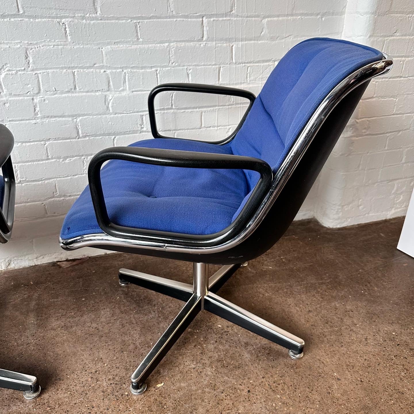 BLUE POLLOCK FOR KNOLL EXECUTIVE CHAIRS MiMO Decor