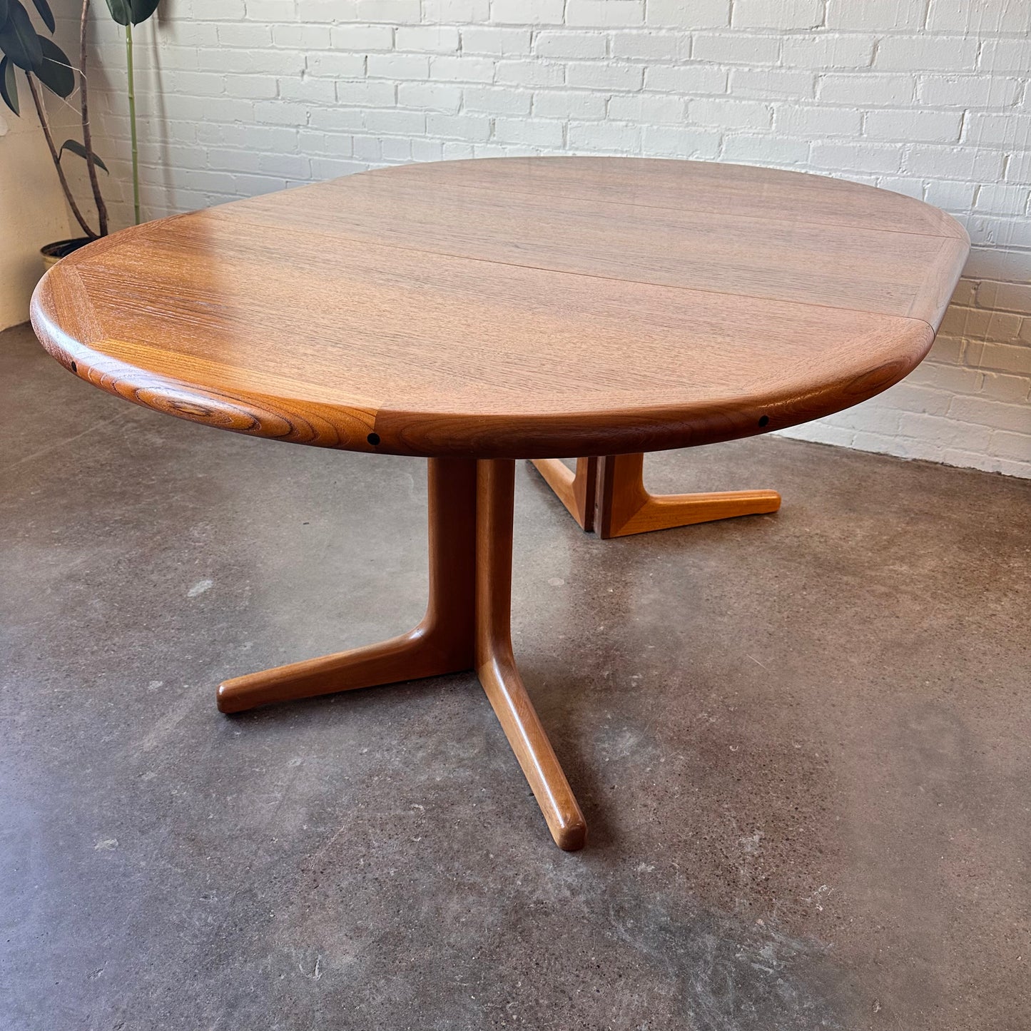 RESTORED DANISH TEAK ROUND DINING TABLE WITH LEAF