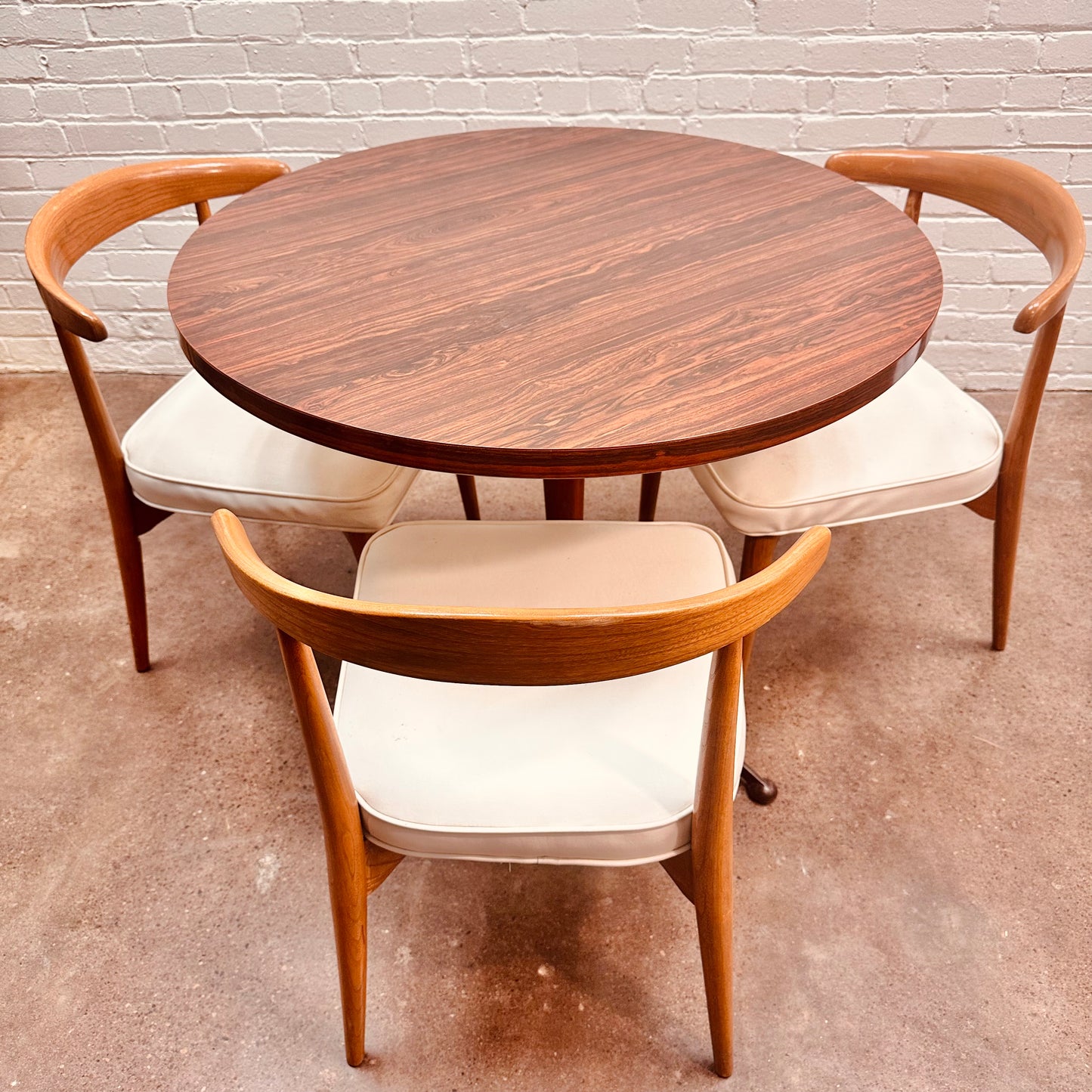 36” ROUND FAUX BOIS ROSEWOOD CAFE TABLE WITH STEEL LEGS