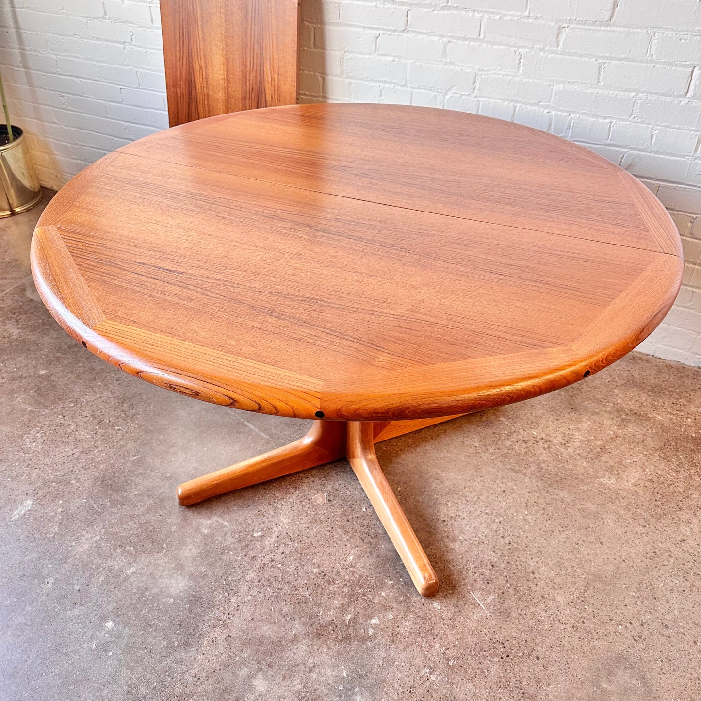 RESTORED DANISH TEAK ROUND DINING TABLE WITH LEAF