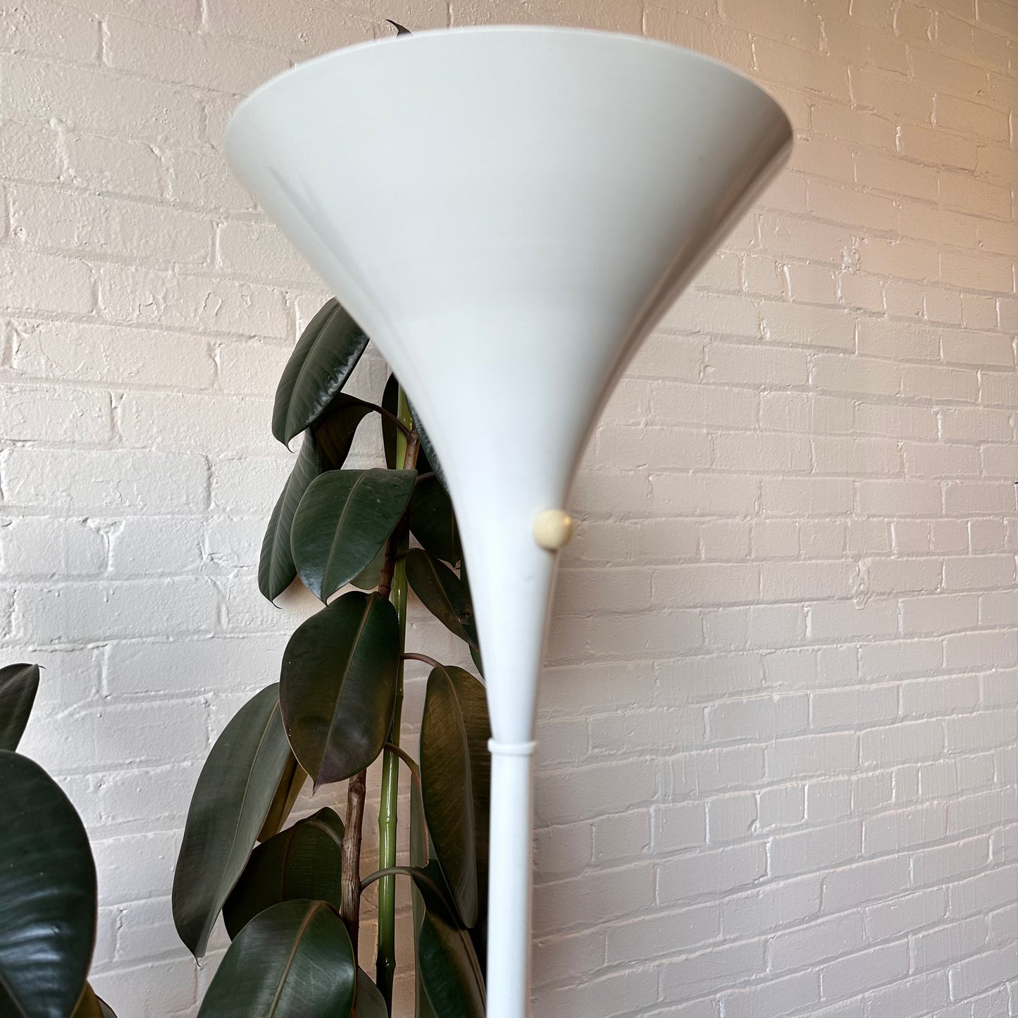 POST-MODERN WHITE TRUMPET FLOOR LAMP
