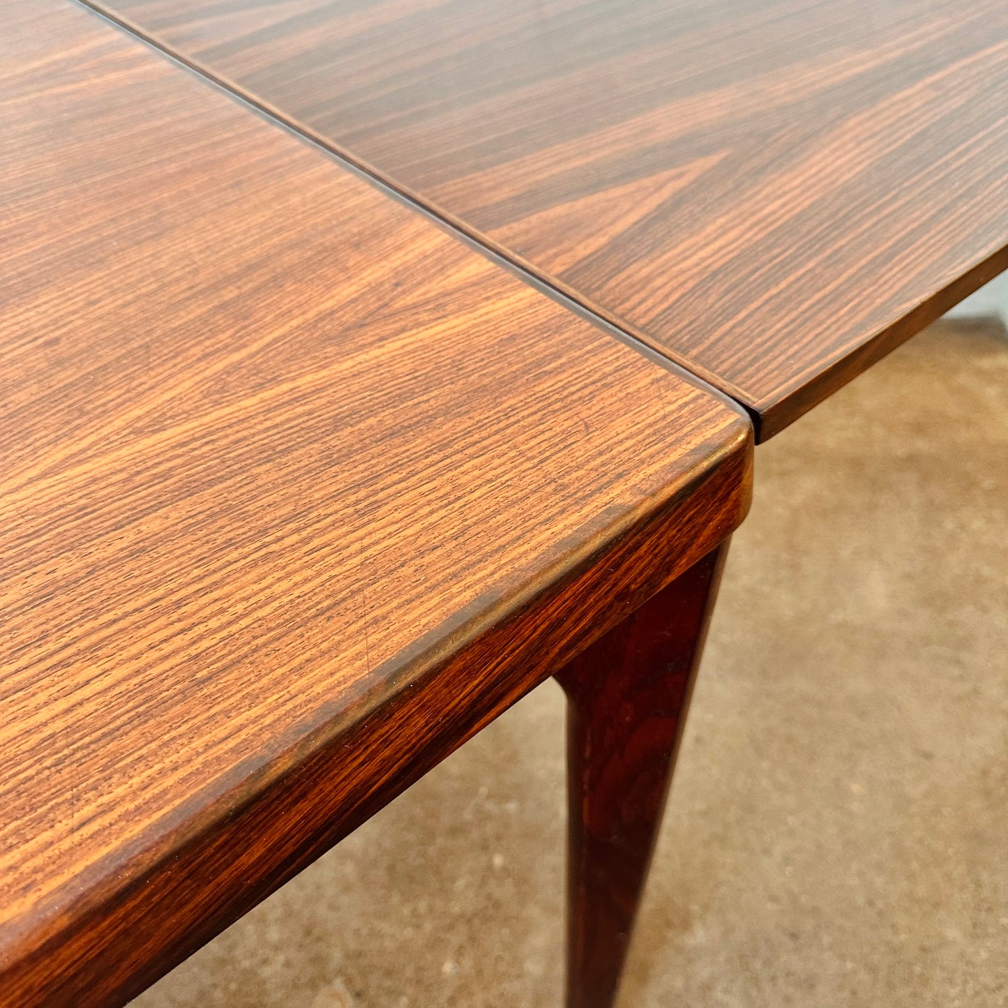 VEJLE STOLE ROSEWOOD DINING TABLE WITH EXTENSIONS