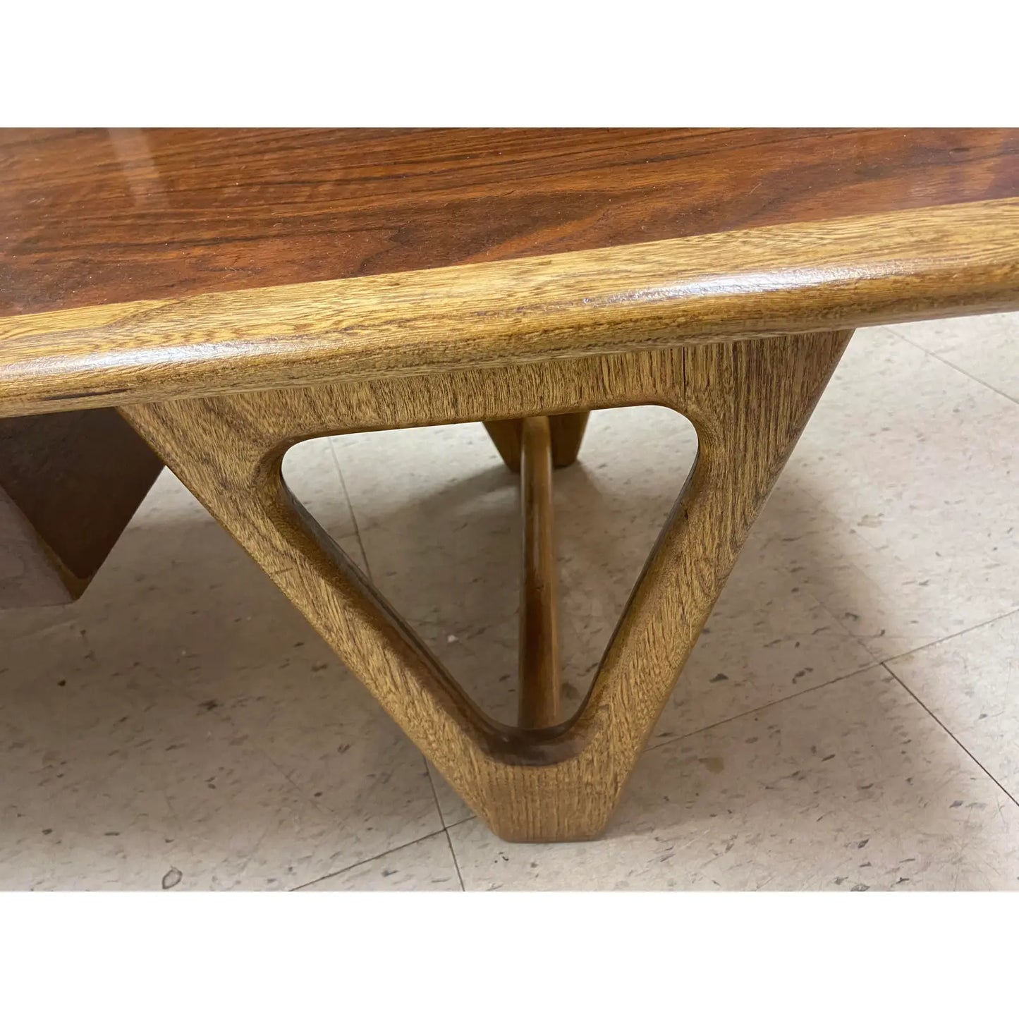 LANE PERCEPTION COFFEE TABLE WITH WALNUT & SCULPTURAL LEGS