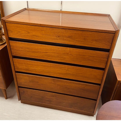 5 DRAWER DRESSER BY MERTON GERSHUN FOR AMERICAN OF MARTINSVILLE